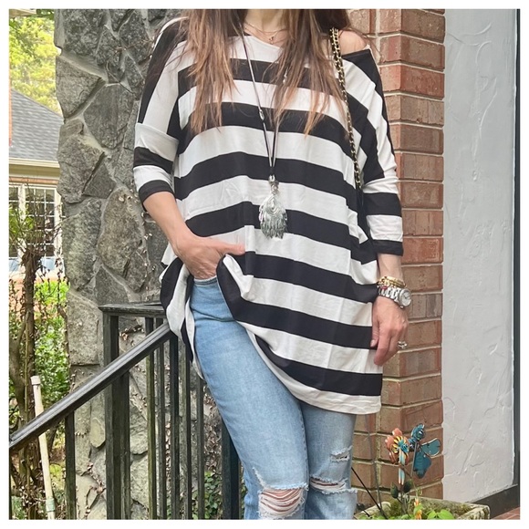 02 Oversized Striped Tunic Top with Side Pockets - Picture 9 of 9